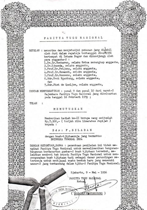 Piagam Panitya Tugu Nasional tentang pemberian hasiah ke-II kepada F. Silaban atas karyanya yang bermotto BHINEKA TUNGGAL IKA; Djakarta, 9 Mei 1956; ditandatangani oleh Sarwoko Martokusumo