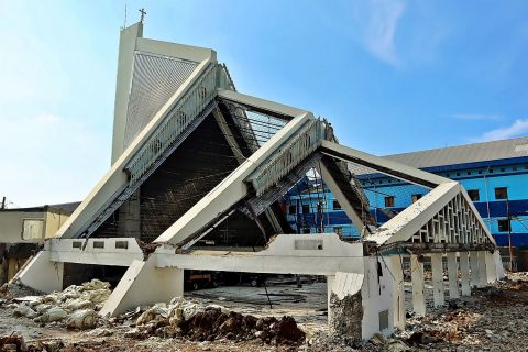 Proses Perobohan Gereja St. Kristoforus