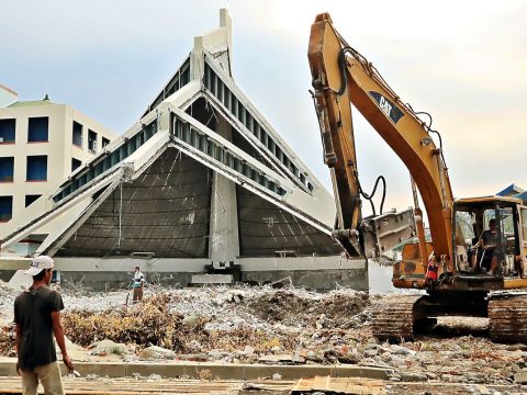 Proses Perobohan Gereja St. Kristoforus