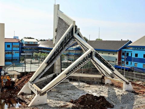 Proses Perobohan Gereja St. Kristoforus