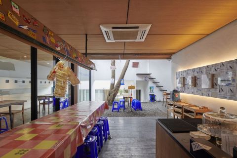 Intervensi Ruang Kafe Kopimanyar dalam Pameran occupying>modernism