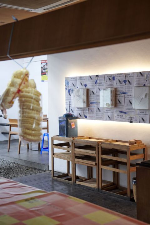 Intervensi Ruang Kafe Kopimanyar dalam Pameran occupying>modernism