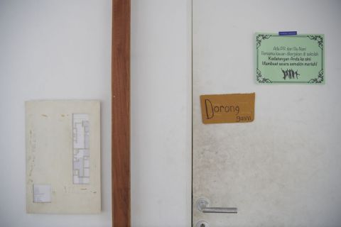 Intervensi Ruang Kafe Kopimanyar dalam Pameran occupying>modernism