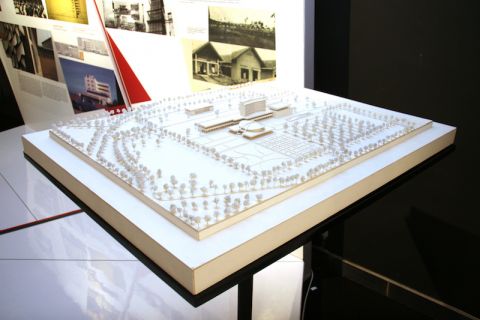 Maket kompleks Gedung CONEFO (Conference of the New Emerging Forces) - kini gedung MPR/DPR